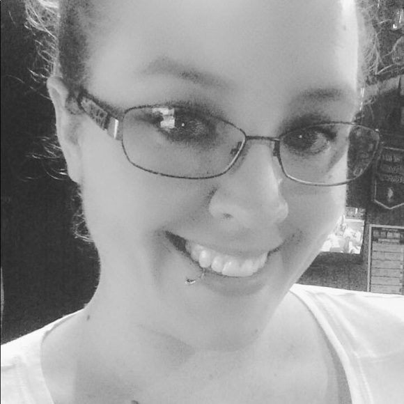 Meet your Posher, Jessica - Picture 3 of 5